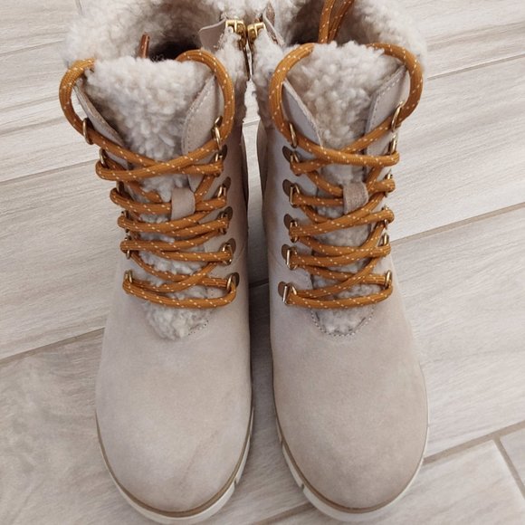 Diba True Beige Suede Platform Wedge Lace Up Ankle Bootie Flats.   Size 9M - Picture 2 of 5